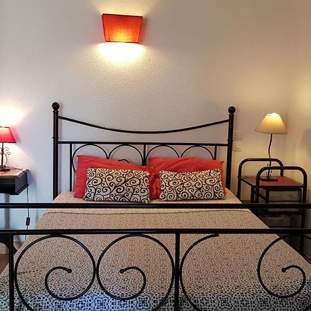 Un Pied A Terre Apartment การ์กาซอน ภายนอก รูปภาพ